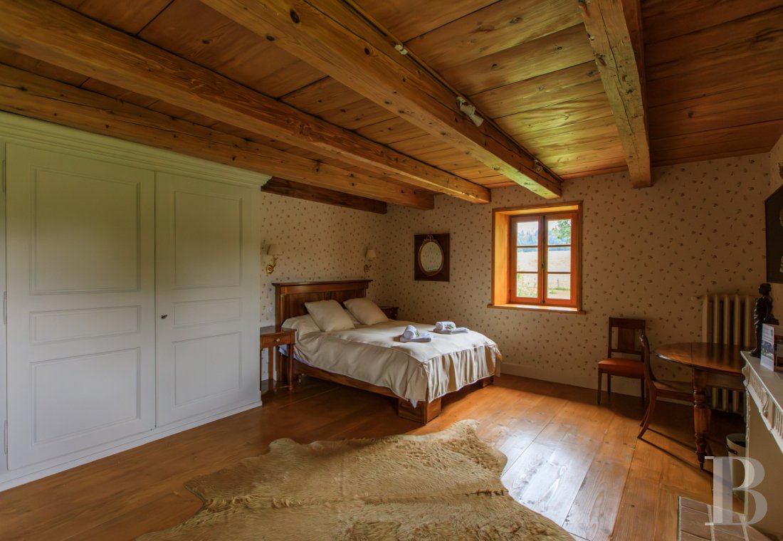 A former livestock farm which has been transformed into a vast, comfortable home near to Nantua in the Haut-Bugey region - photo  n°27